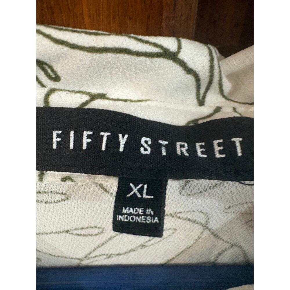 Fifty Street XL White Tropical Leaf Print Button Front Blouse Shirt Top - Picture 2 of 2